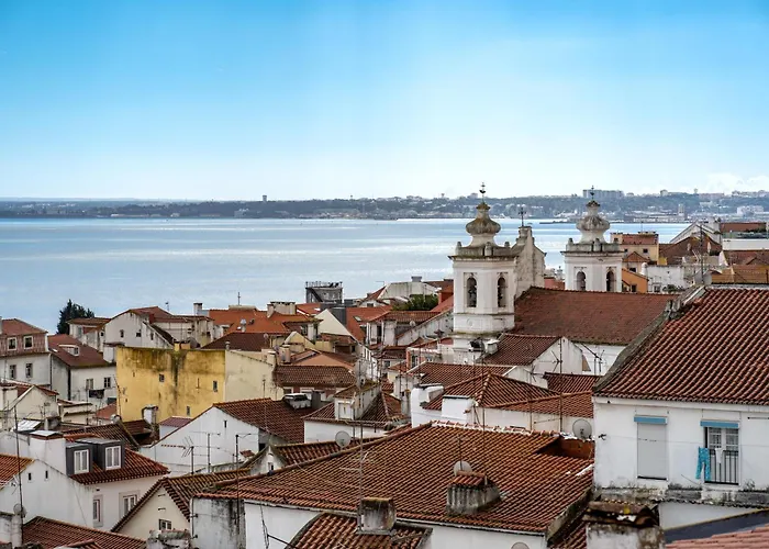 아파트 Alfama Terrace 360º - Private Terrace With Exceptional River View With A/c! 리스본