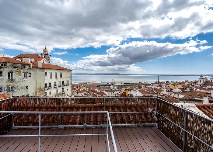 아파트 Alfama Terrace 360º - Private Terrace With Exceptional River View With A/c! 리스본